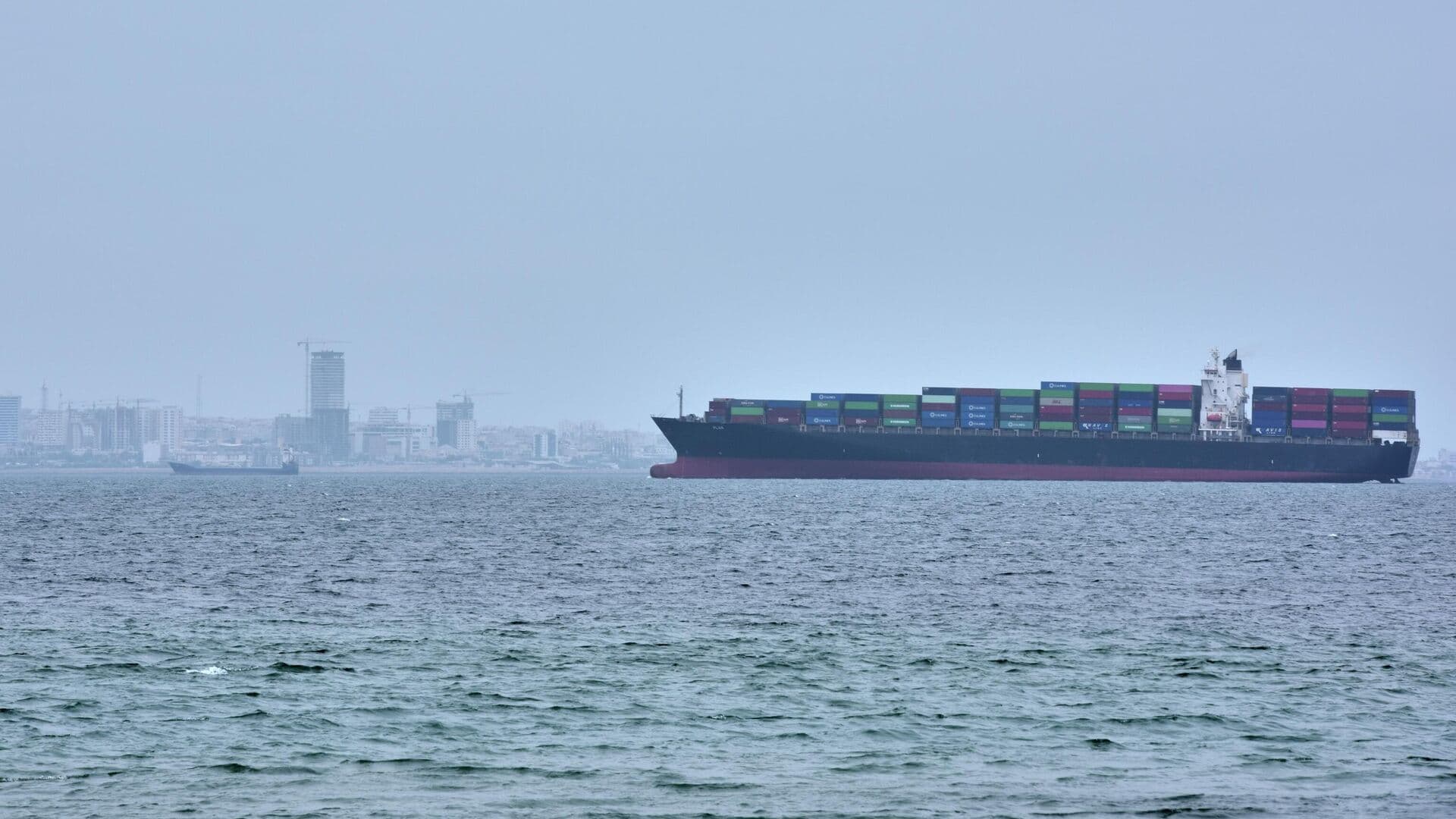 Застрявшее в Ормузе таиландское грузовое судно покинуло пролив