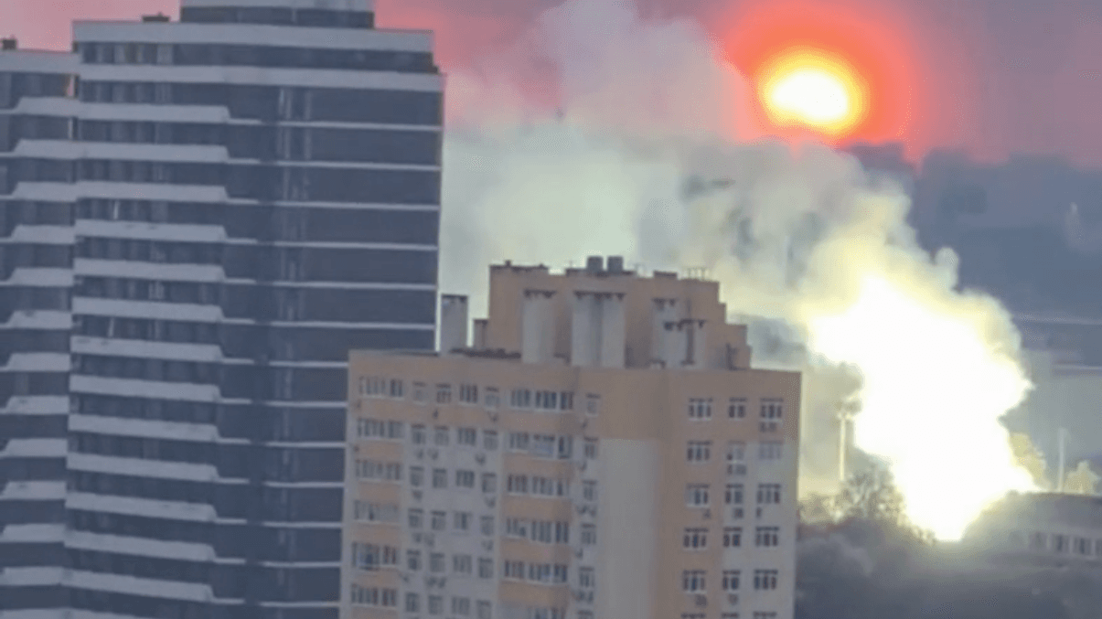 В Киеве взорвался трансформатор, начались перебои со светом