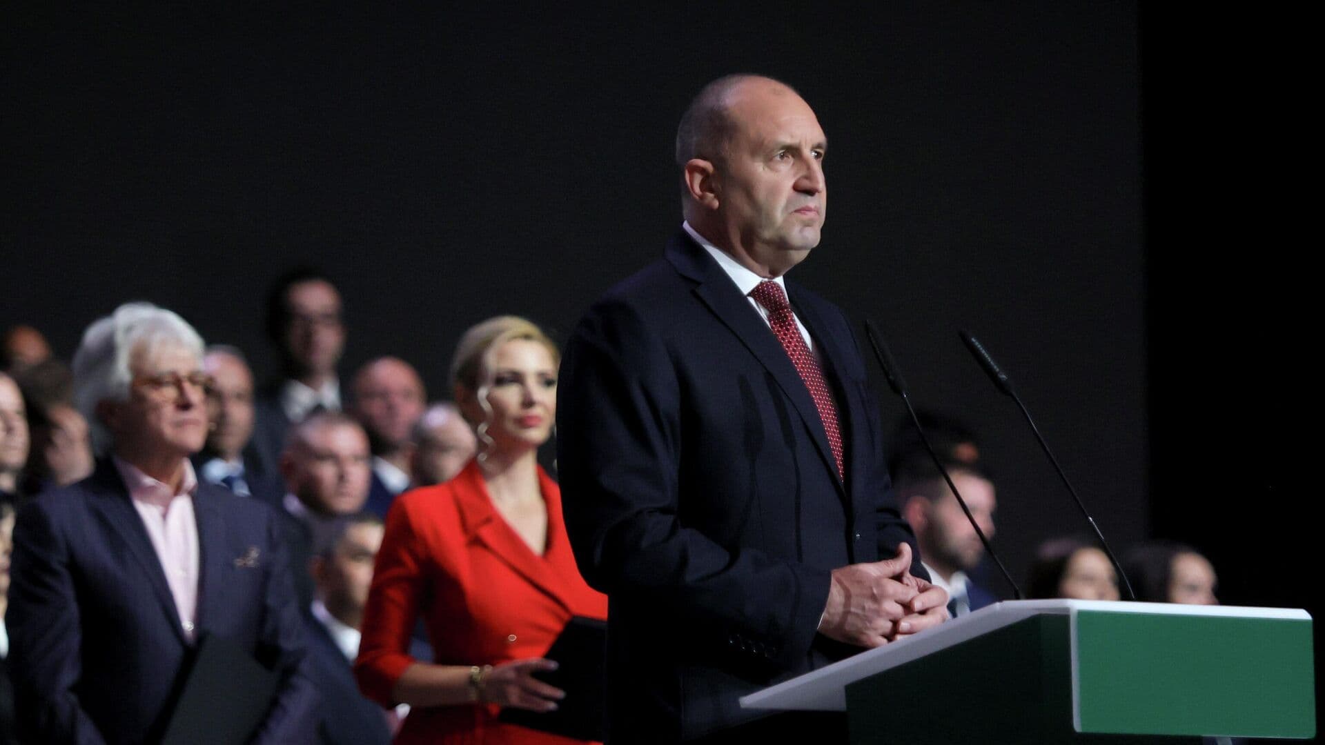 Лидер социалистов Молдавии поздравил Радева с победой на выборах