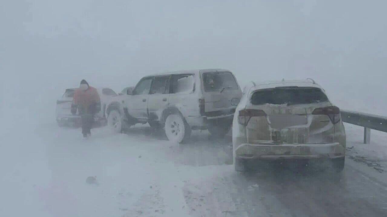 В Забайкалье одиннадцать автомобилей столкнулись на федеральной трассе
