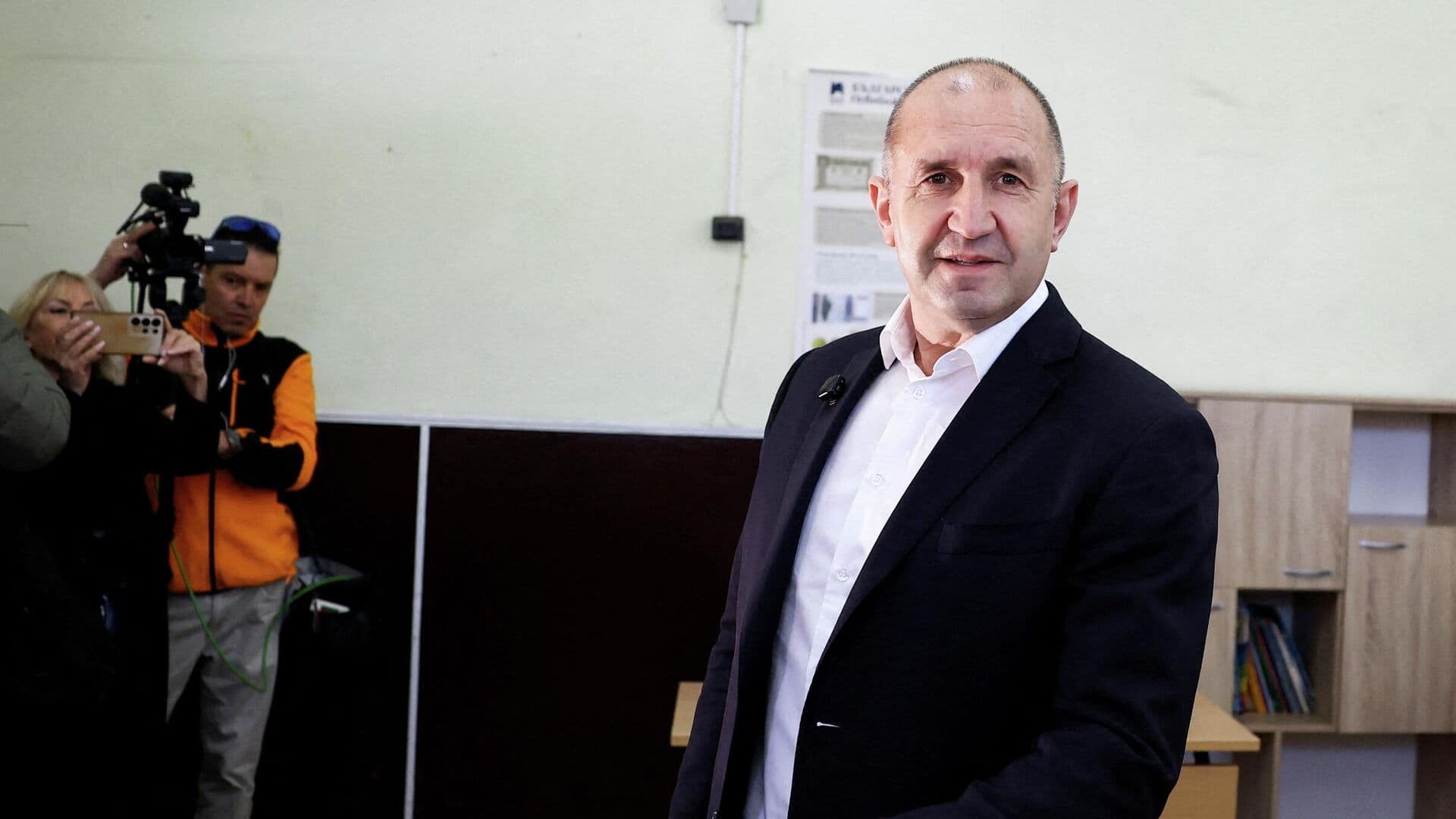 СМИ: блок Радева получит абсолютное большинство в болгарском парламенте