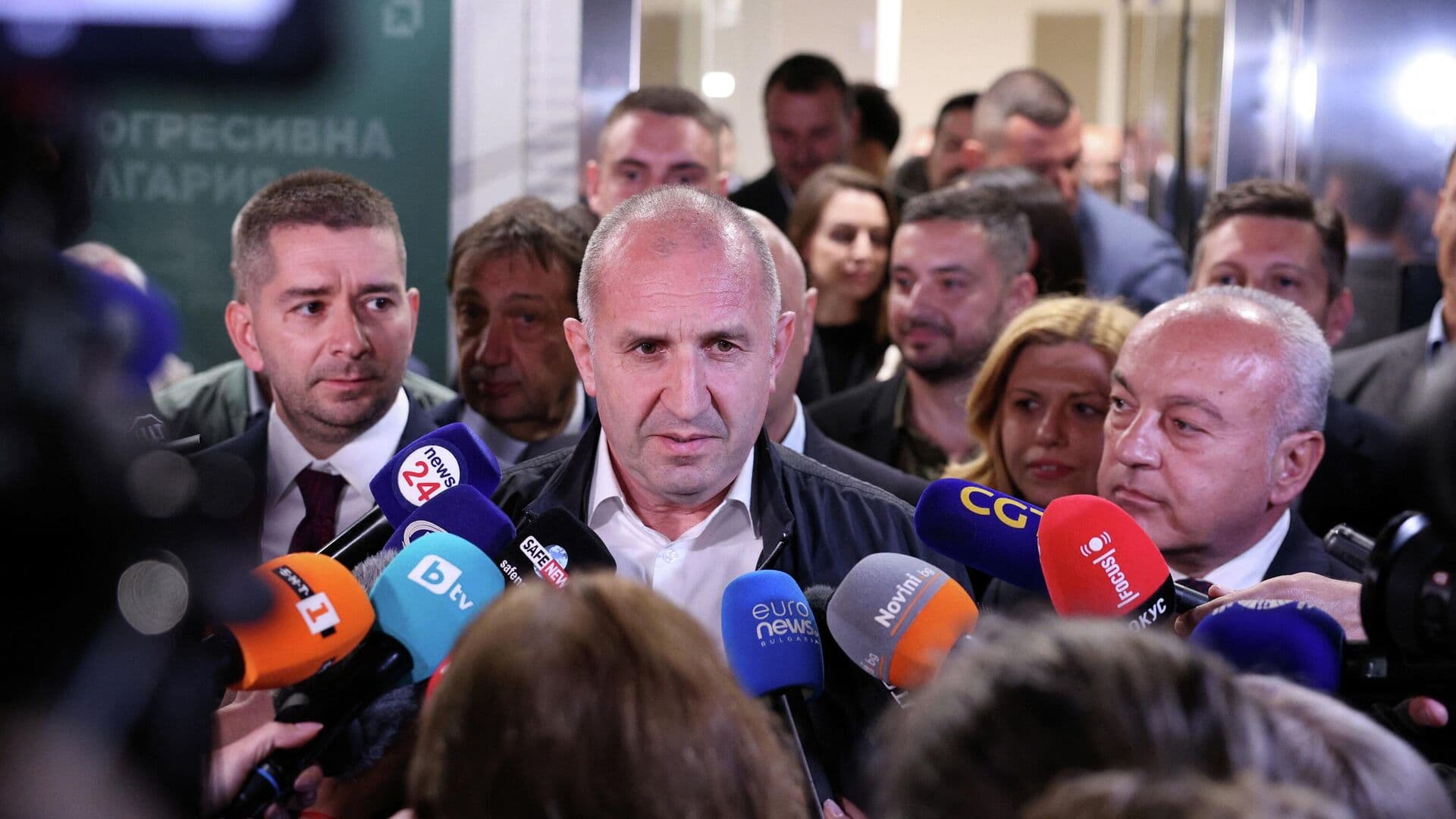 Партия Радева лидирует на выборах в Болгарии после подсчета 98% протоколов