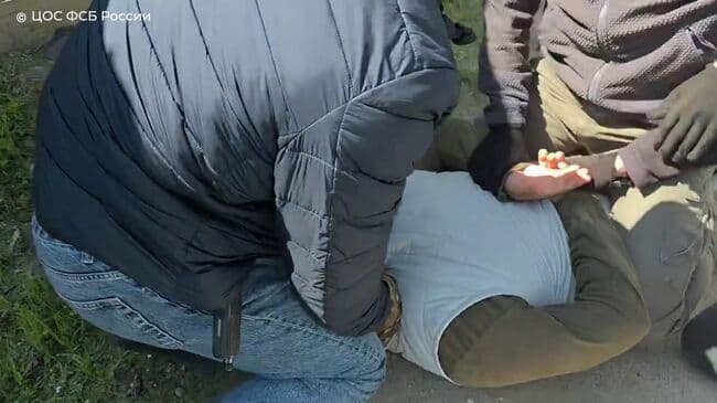 ФСБ показала задержание исламиста, готовившего взрыв бомбы в Пятигорске