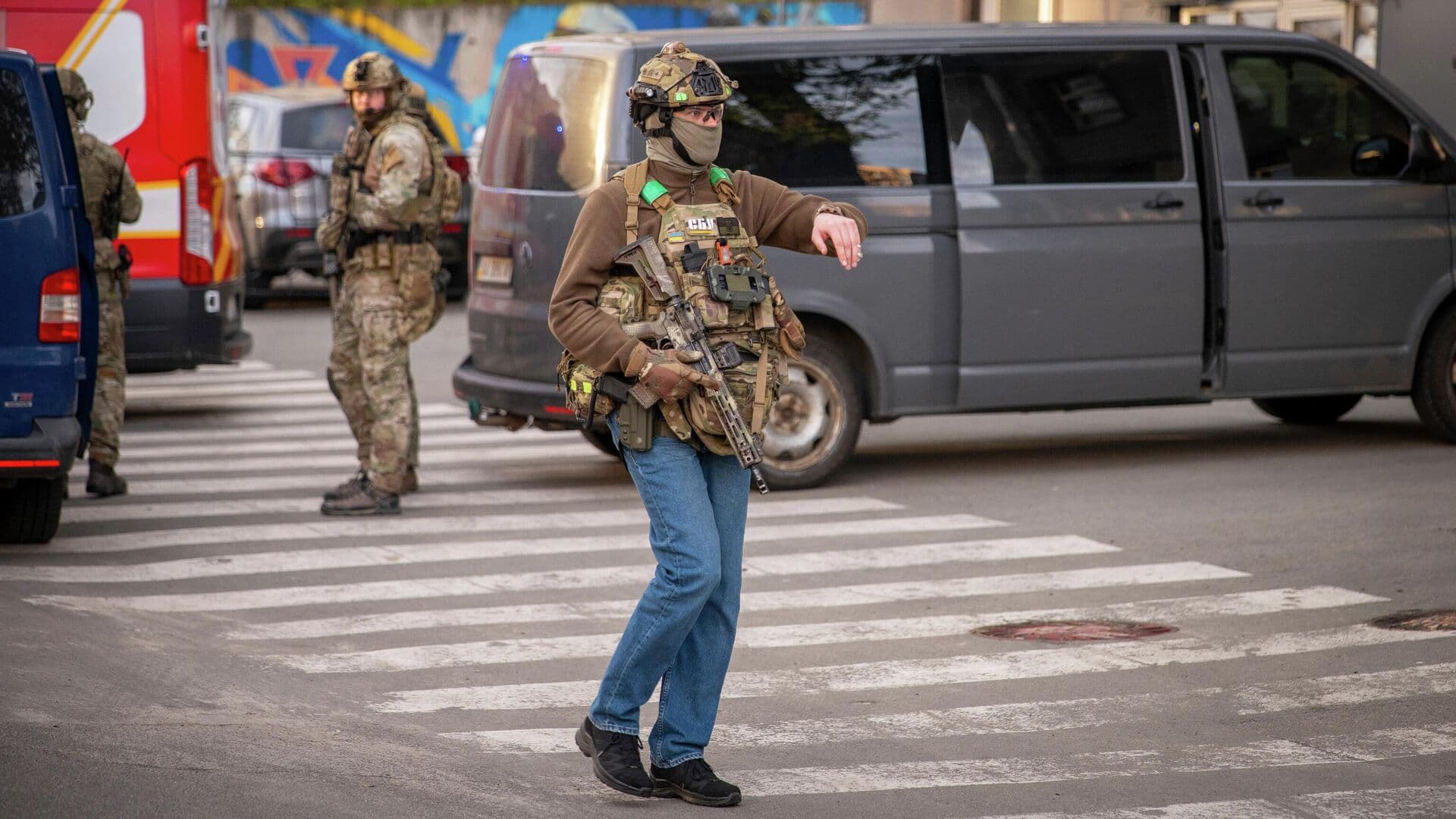 В Киеве суд арестовал двух полицейских, бросивших людей во время стрельбы
