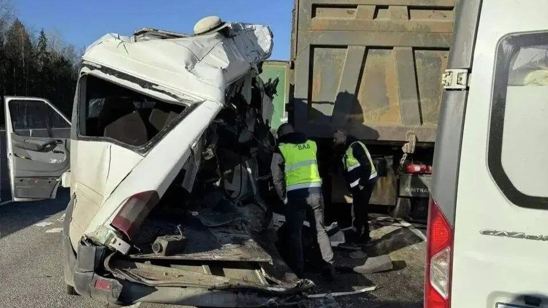 В Ленинградской области 13 человек пострадали в массовом ДТП