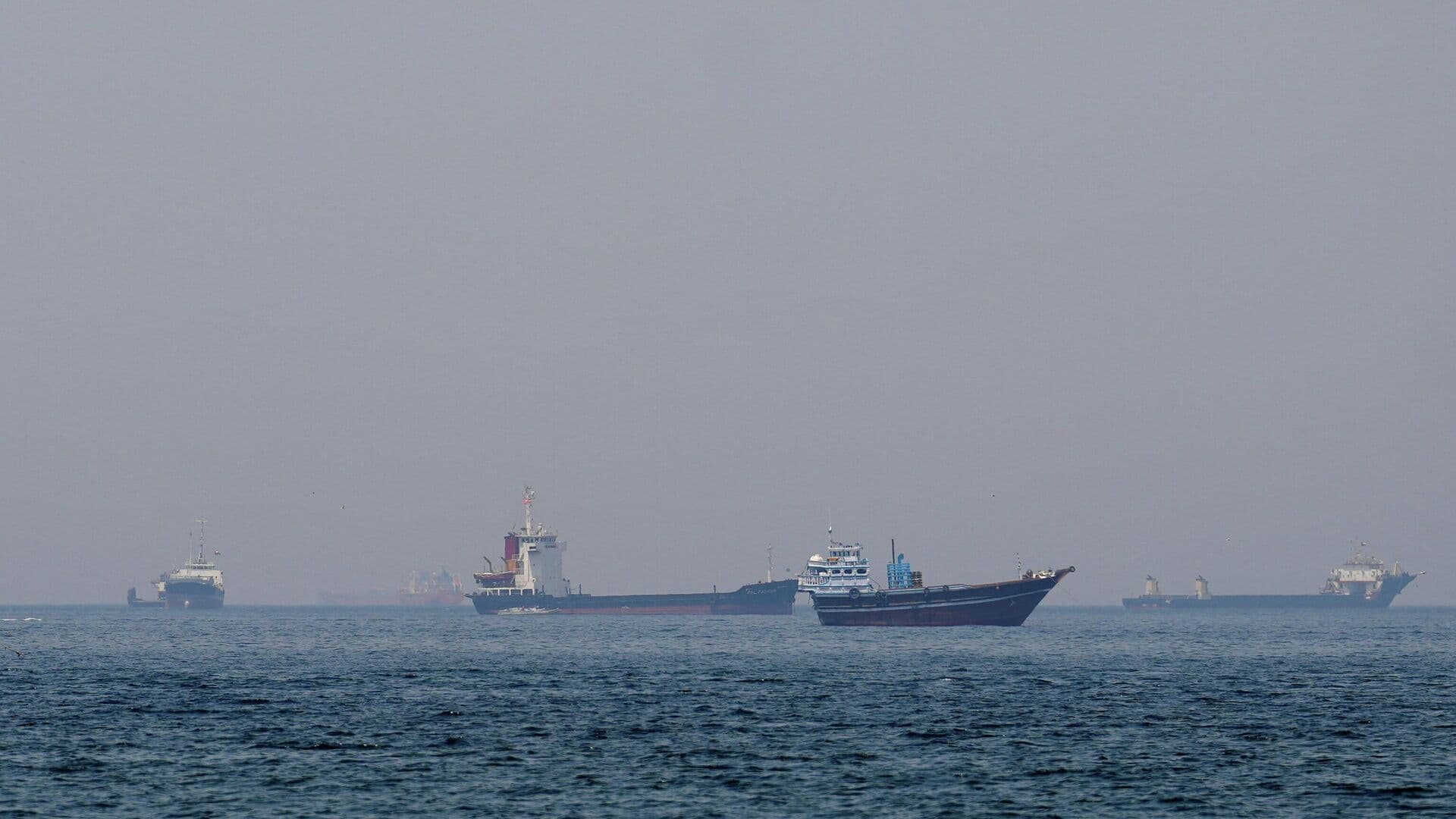 Иранский танкер прошел в территориальные воды страны при содействии армии