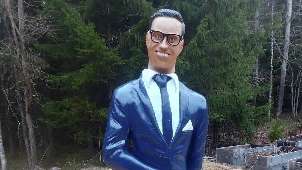 Финн поставил на участке чучело Стубба