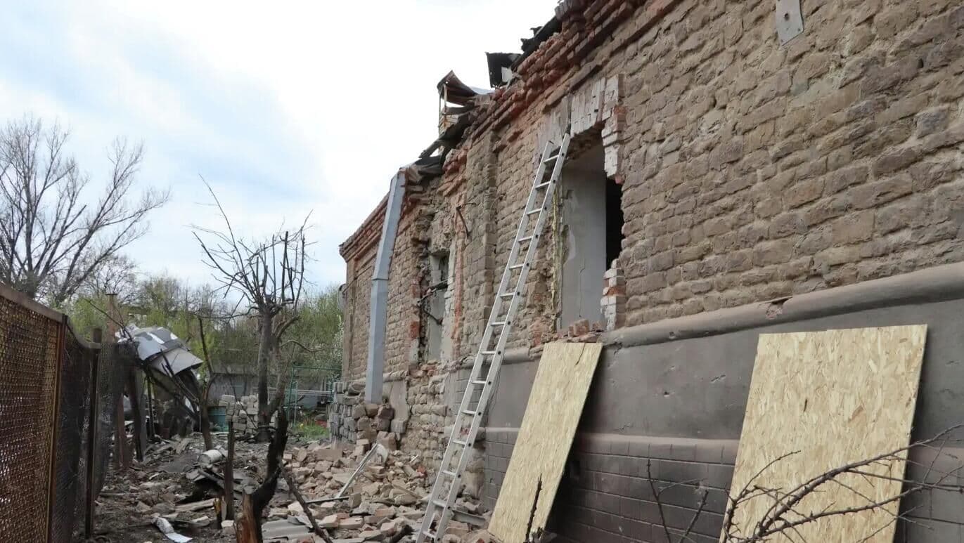 В ЛНР два человека ранены в результате атаки беспилотников ВСУ по Стаханову