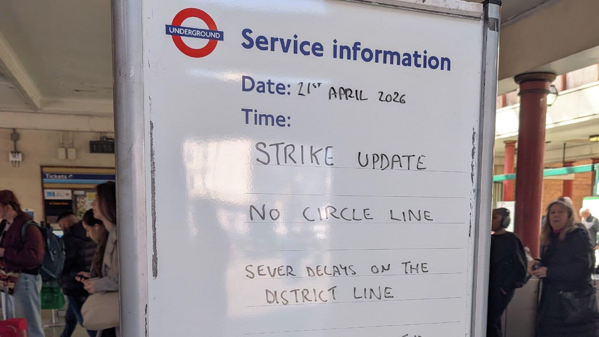 Забастовка работников метро парализовала Лондон