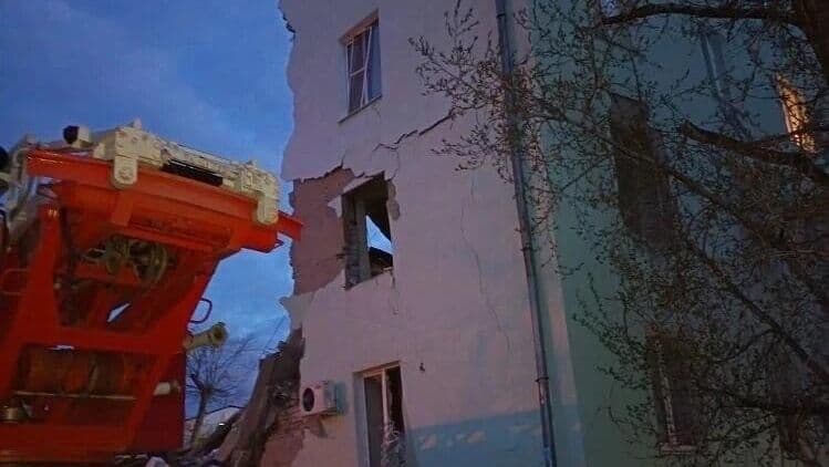 В Сызрани открыли горячую линию для жителей частично обрушевшегося дома