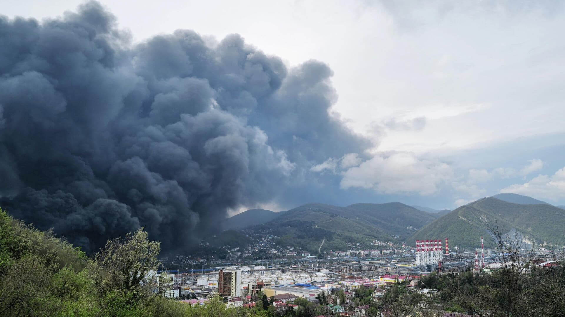 В Туапсе зафиксировали превышение вредных веществ в воздухе из-за пожара