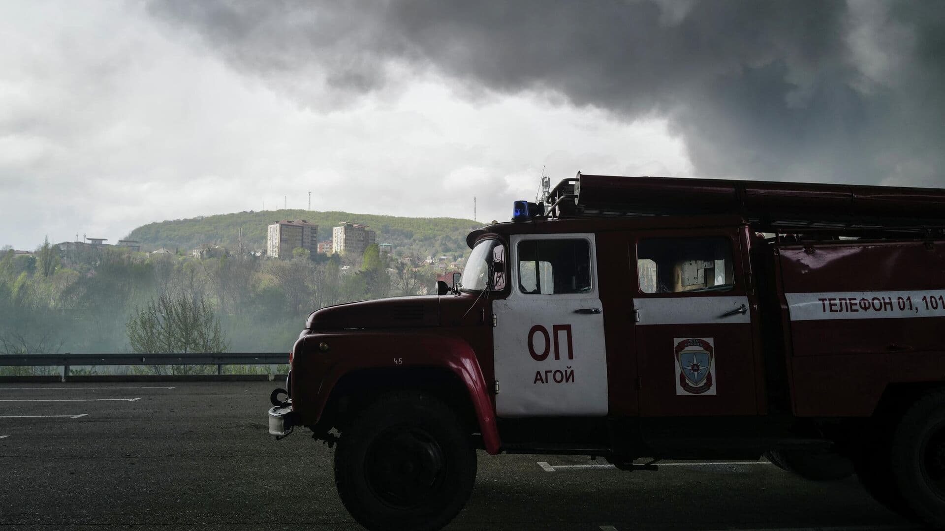 В Туапсе увеличили количество сил для тушения пожара на морском терминале