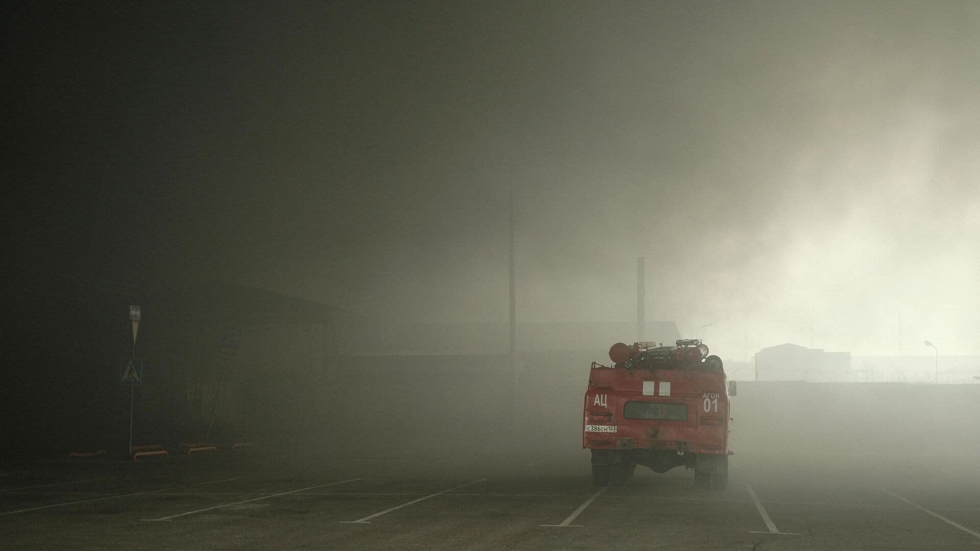 МЧС нарастит группировку для тушения пожара на НПЗ в Туапсе