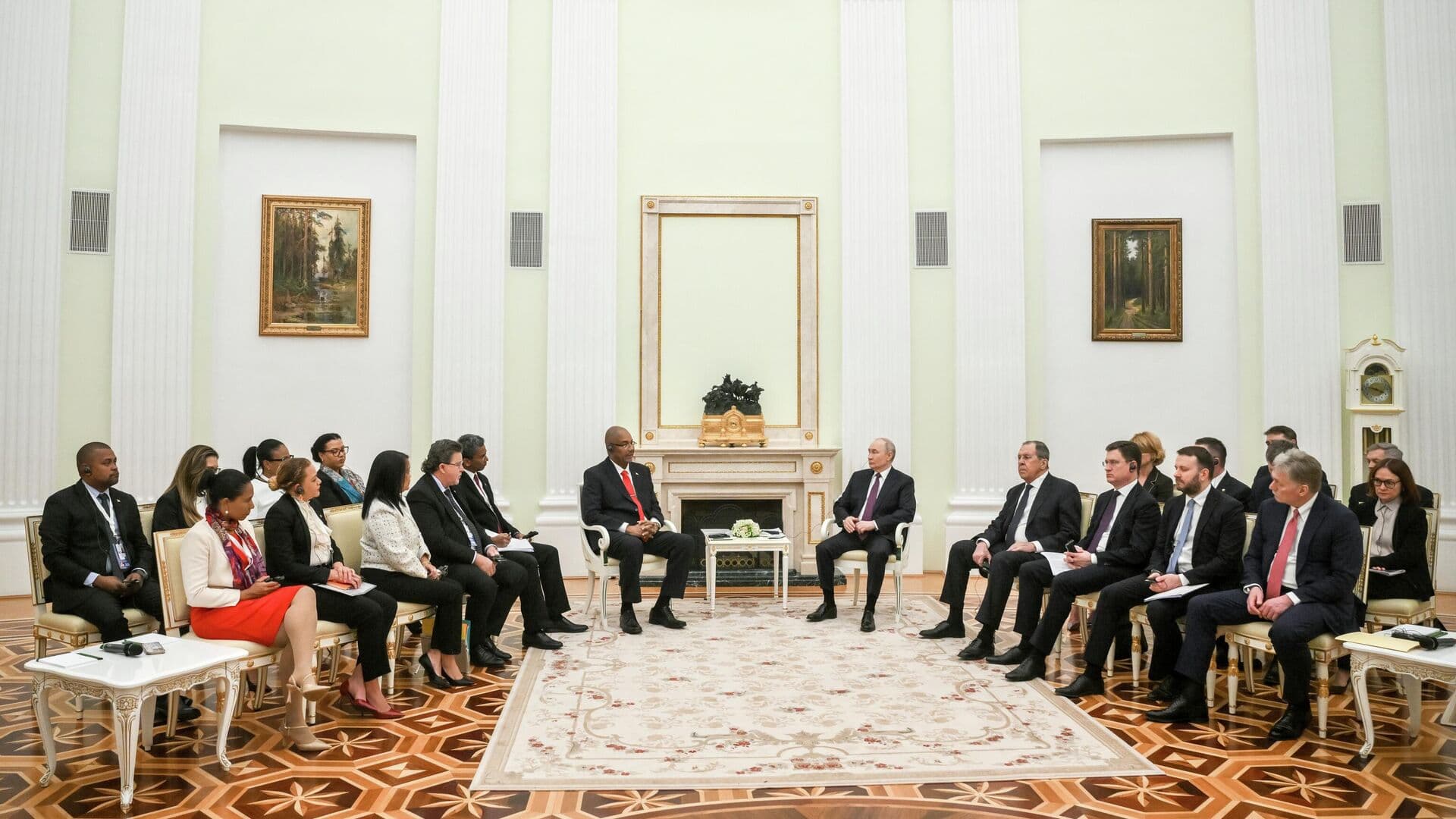 Путин обсудил с президентом Сейшел двустороннее сотрудничество