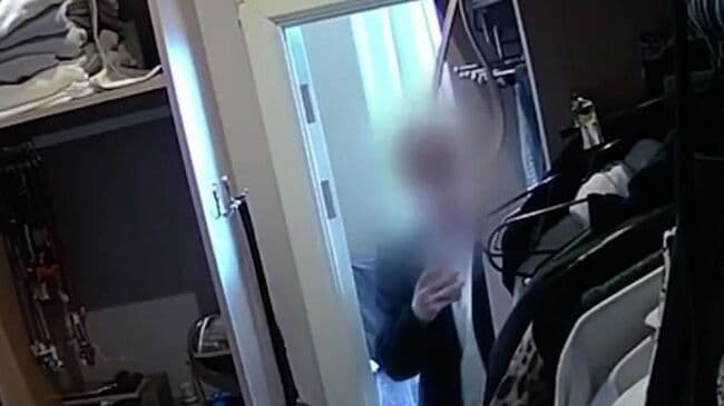 В Москве лжериелтор похитил из квартиры дорогие часы