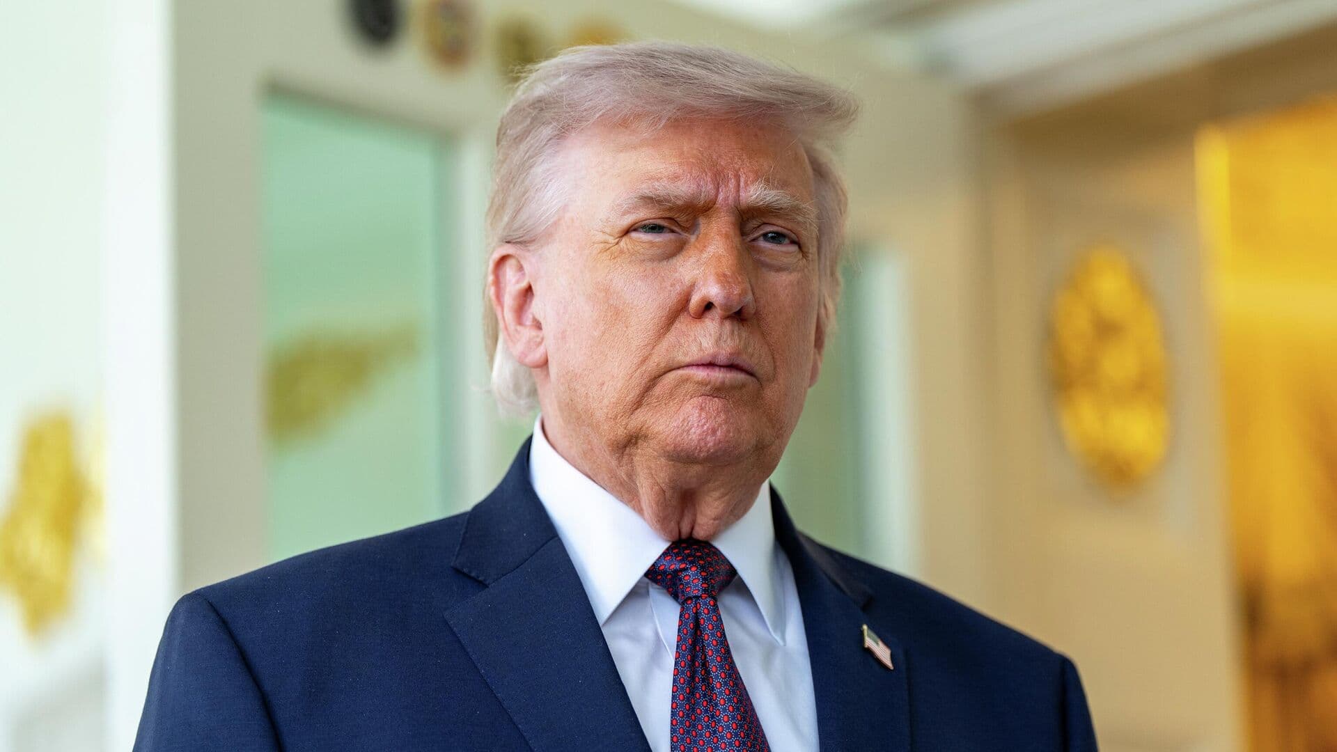 Ни одно судно не войдет в Ормузский пролив без одобрения США, заявил Трамп