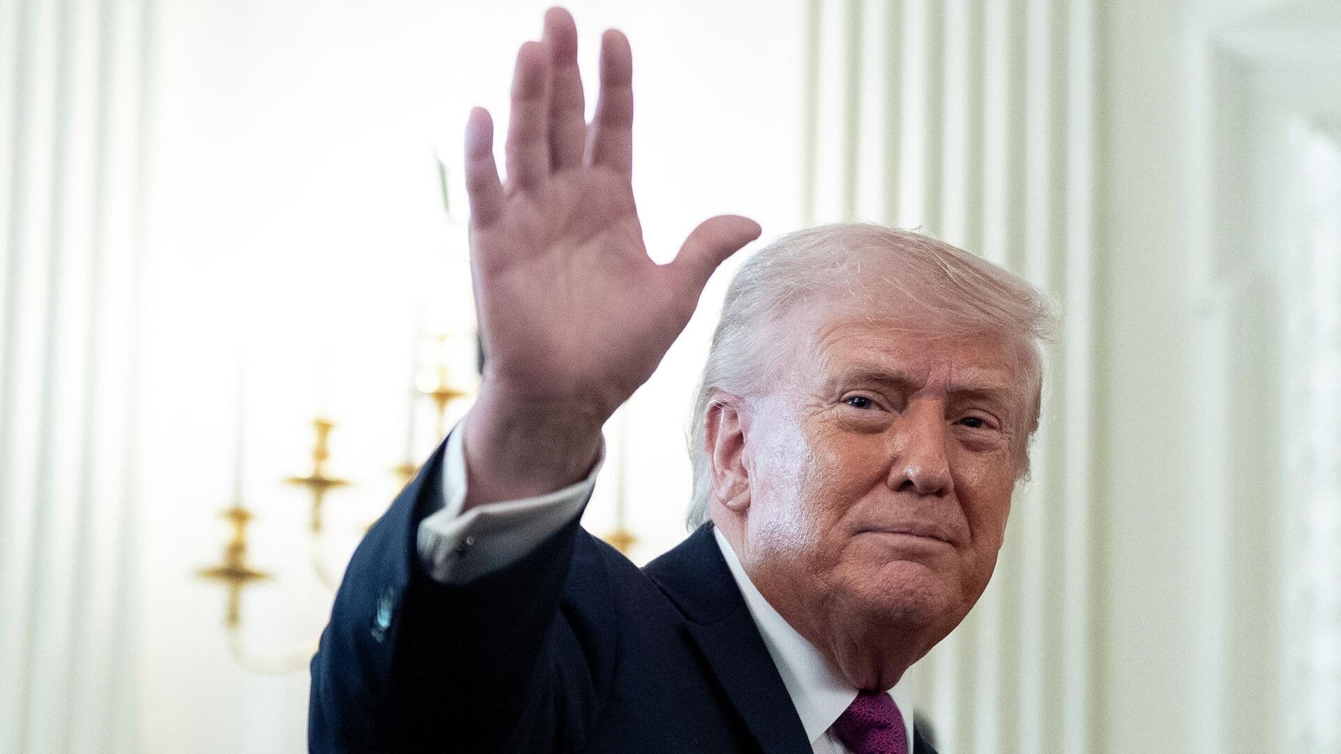 Трамп поднялся на борт самолета, завершая визит в Пекин
