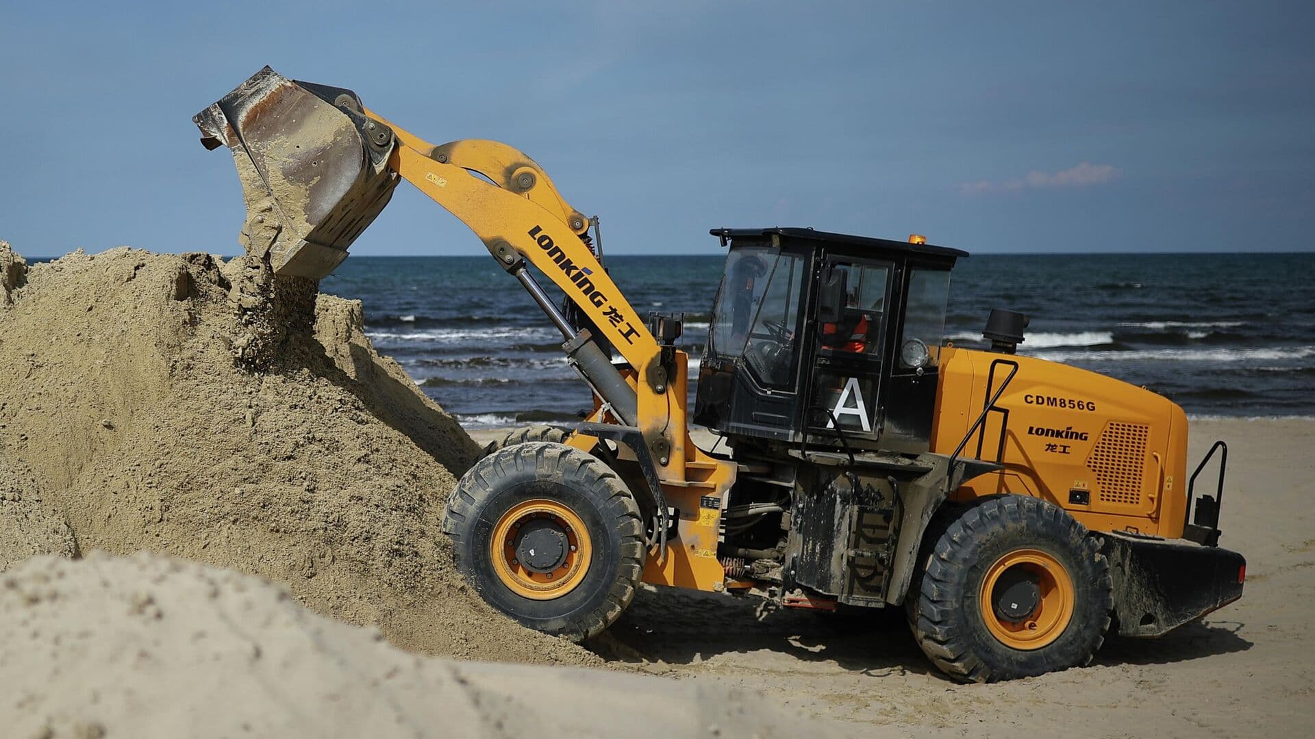 Роспотребнадзор разрешил использование первых трех пляжей в Анапе