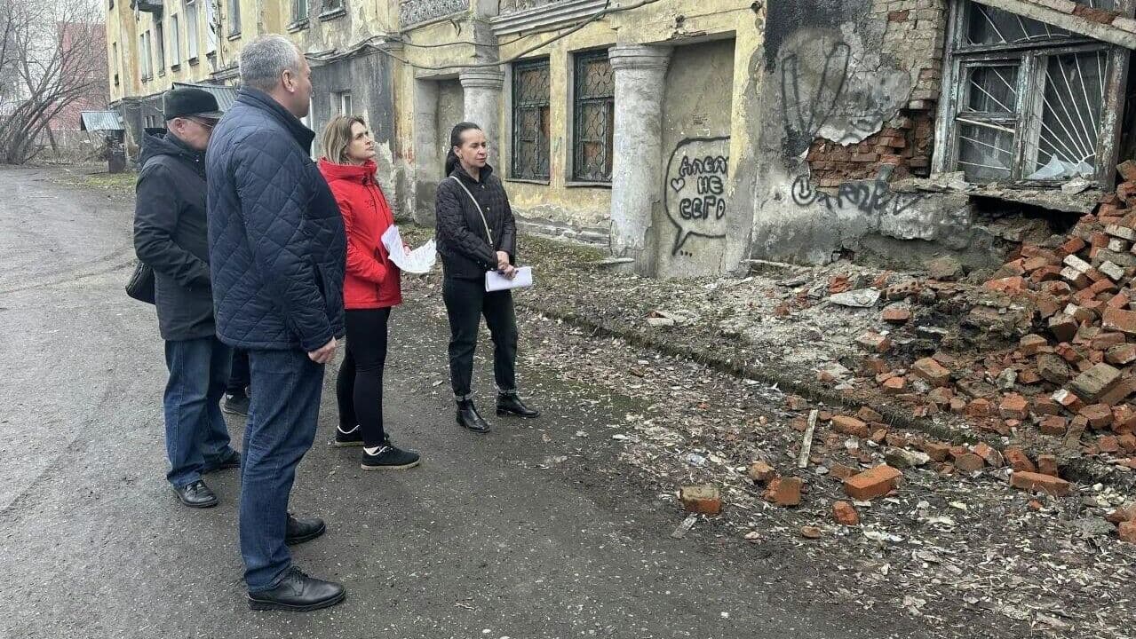 В Новокузнецке обрушилась часть аварийного дома