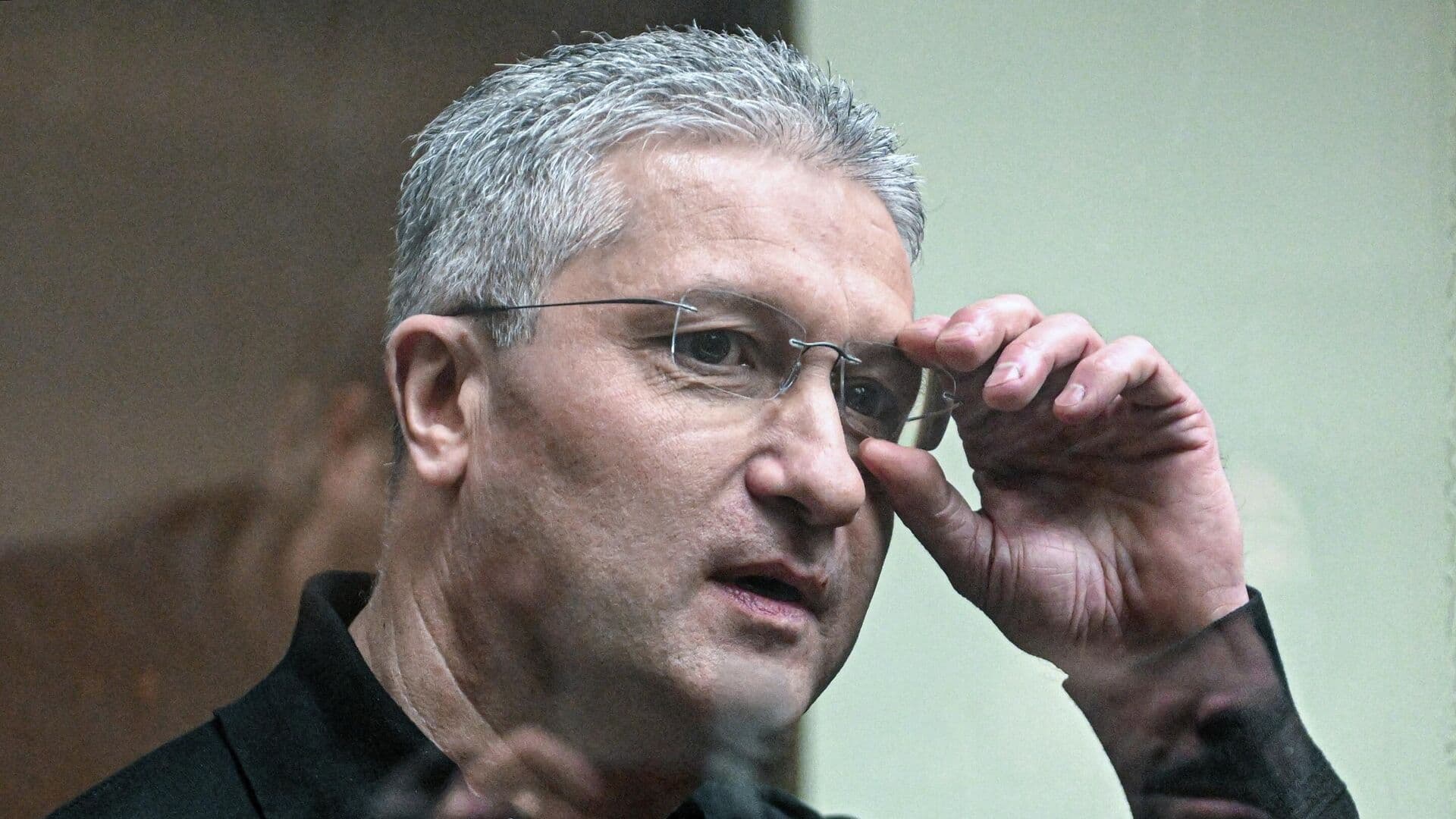 Суд взыскал с экс-замминистра обороны Иванова долг за коммуналку