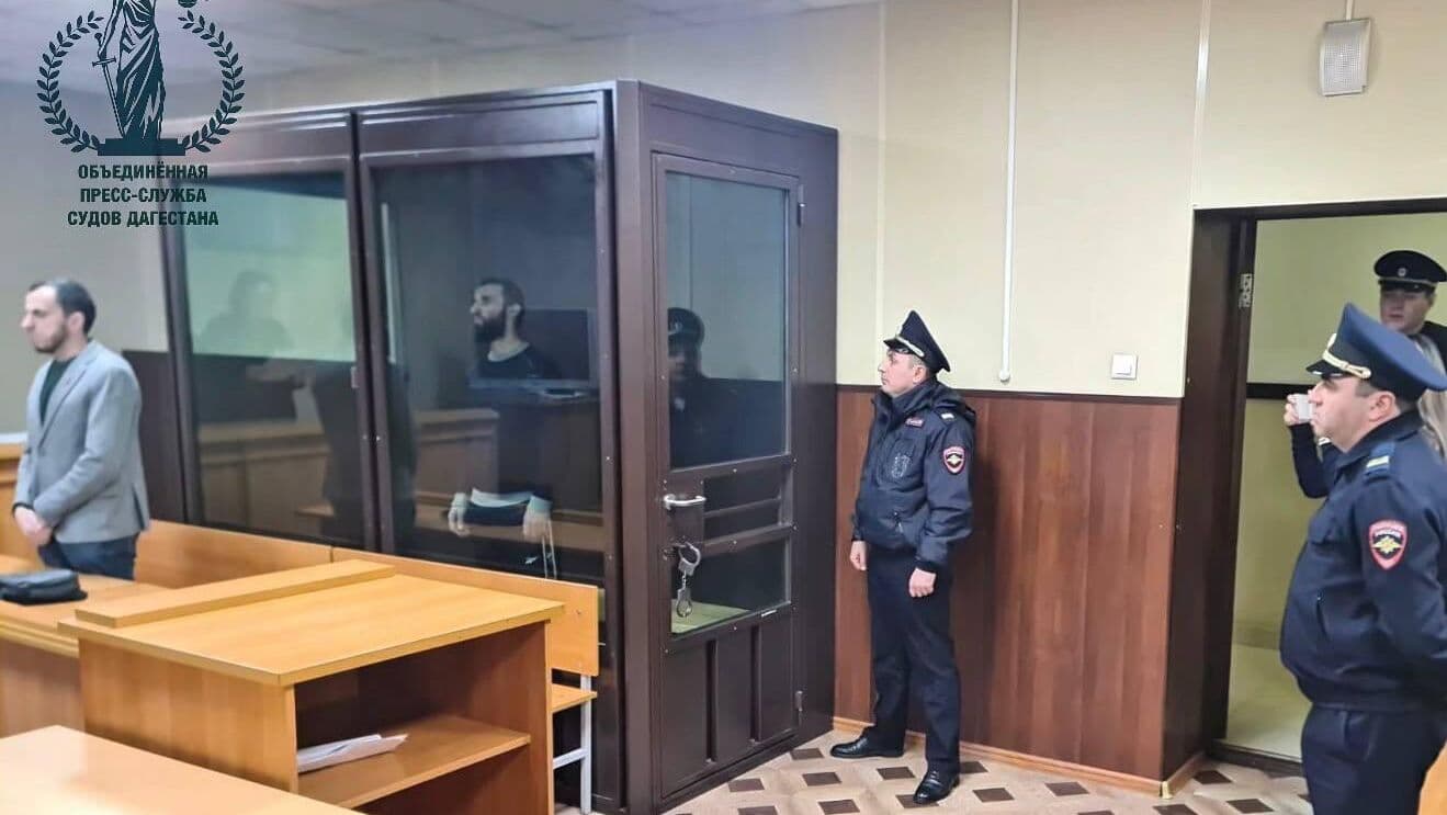 Суд арестовал подозреваемого в нападении на врачей в больнице в Махачкале