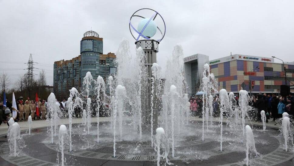 В Петербурге открыли уникальный световой фонтан, посвященный мирному атому
