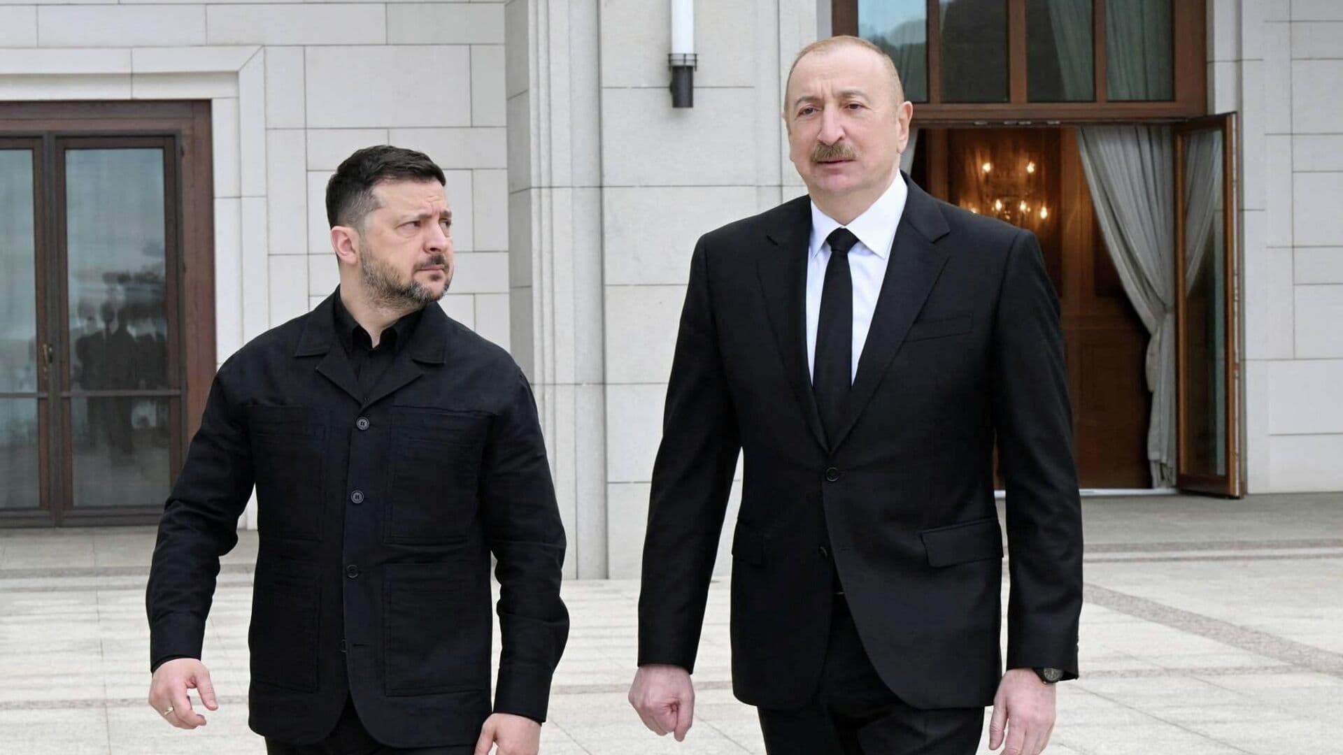 Переговоры с Россией и США могли бы пройти в Азербайджане, заявил Зеленский