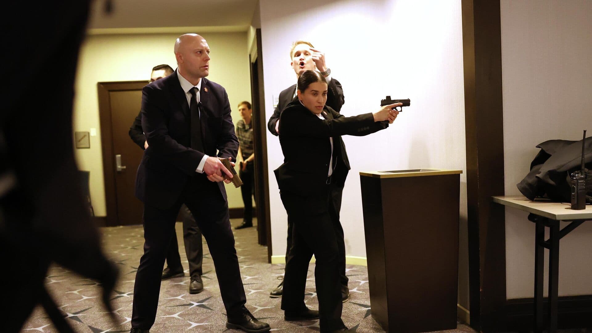 Пострадавшего при стрельбе агента Секретной службы США выписали из больницы