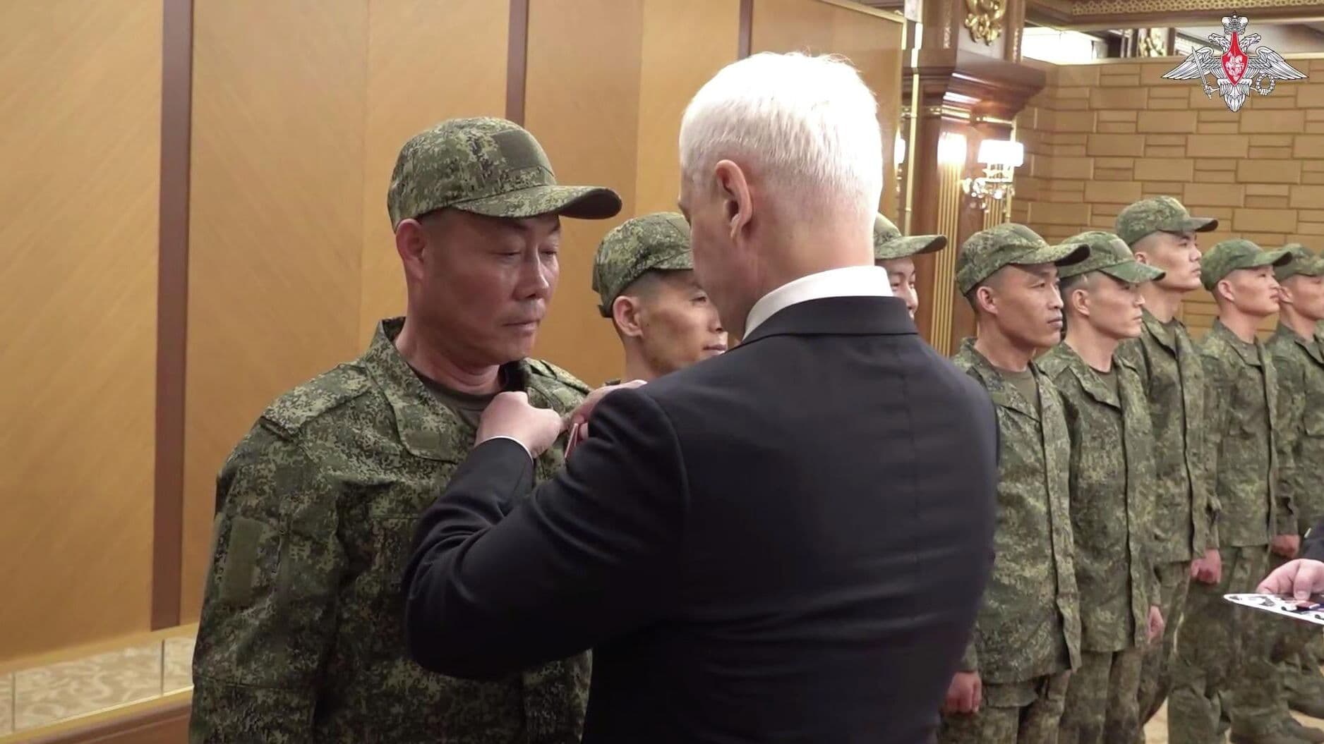 Белоусов вручил ордена Мужества военнослужащим КНДР