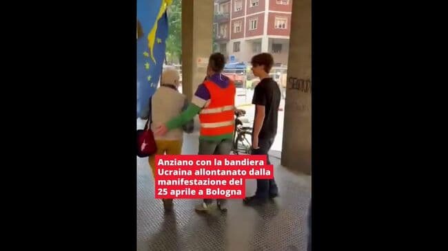 "Уберите фашистов!" В Италии разгорелся конфликт из-за флагов Украины