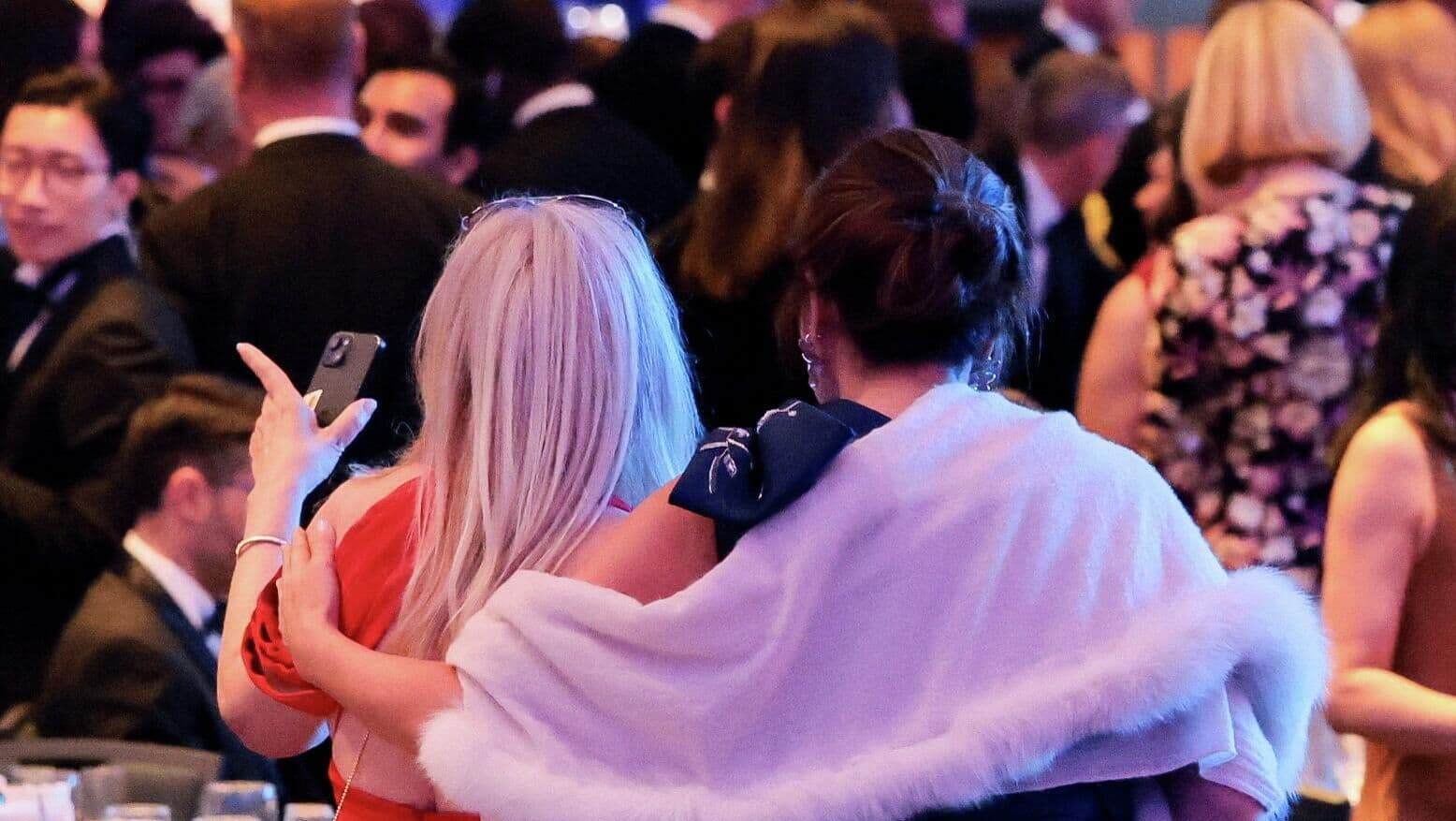 СМИ: ФБР не может определить, кто ранил охранника на ужине с Трампом