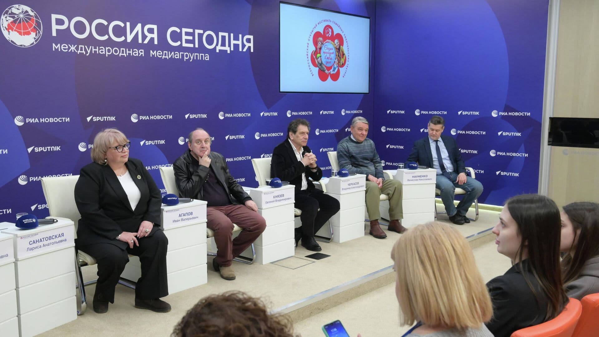 Братских народов союз вековой. Стартовал XII фестиваль семейных театров