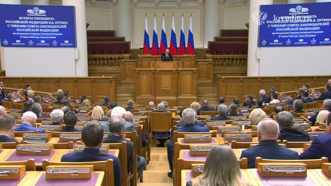 Путин призвал парламентариев не зацикливаться на запретах