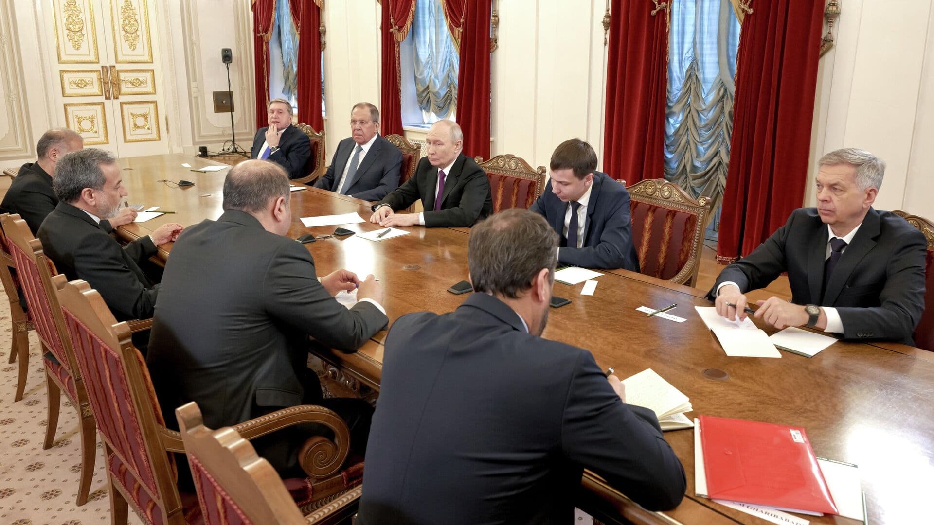 Путин провел переговоры с главой МИД Ирана