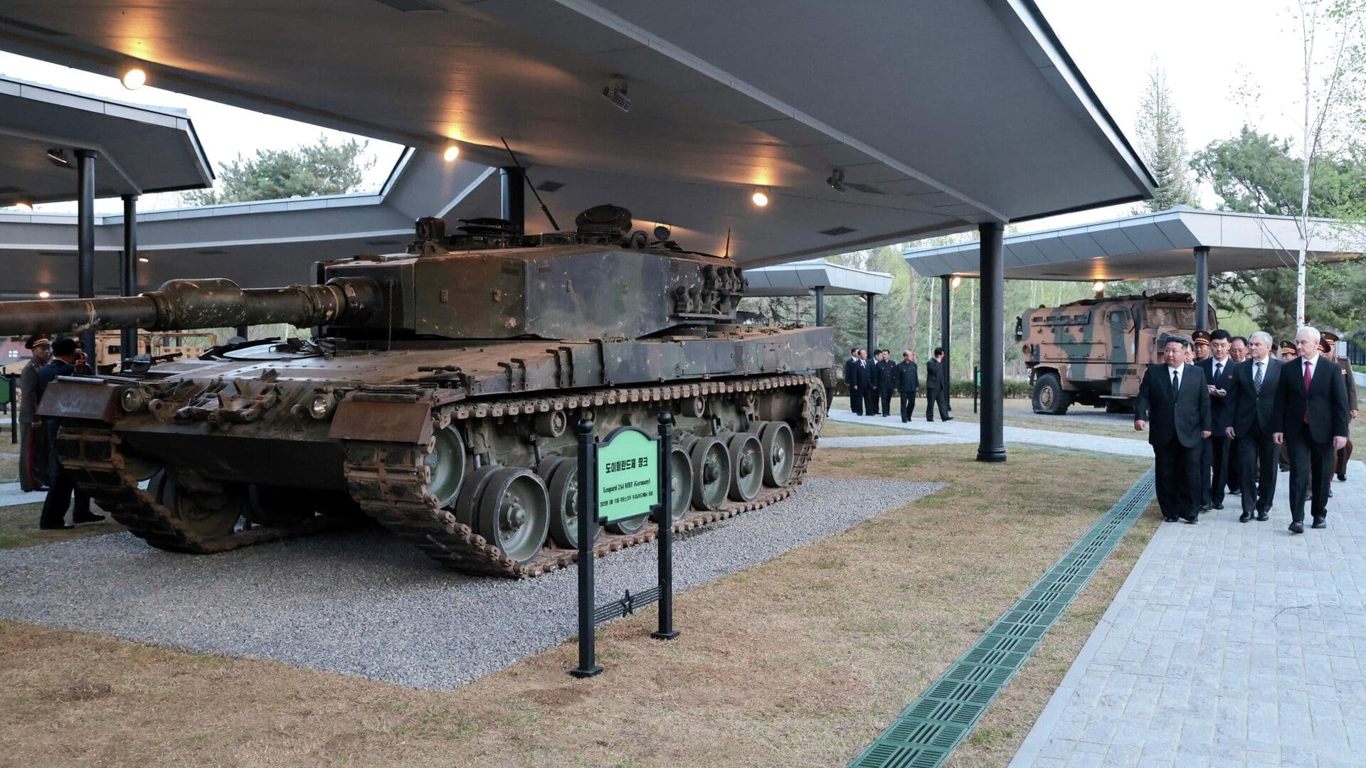 Западные танки Abrams и Leopard замечены в новом музее в столице КНДР