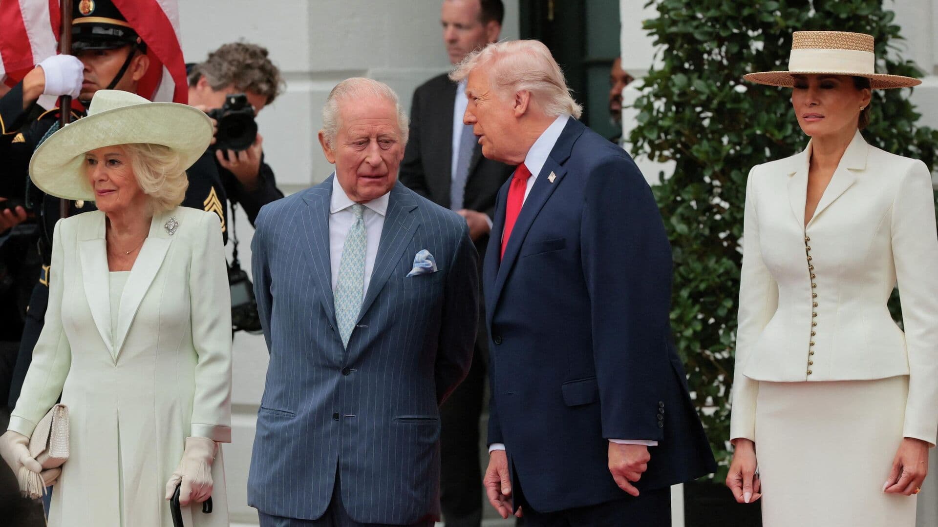 Трамп несколько раз подшутил над Карлом III