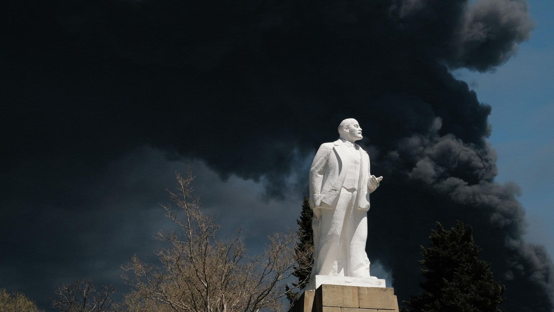 В Туапсе локализовали пожар на нефтеперерабатывающем заводе