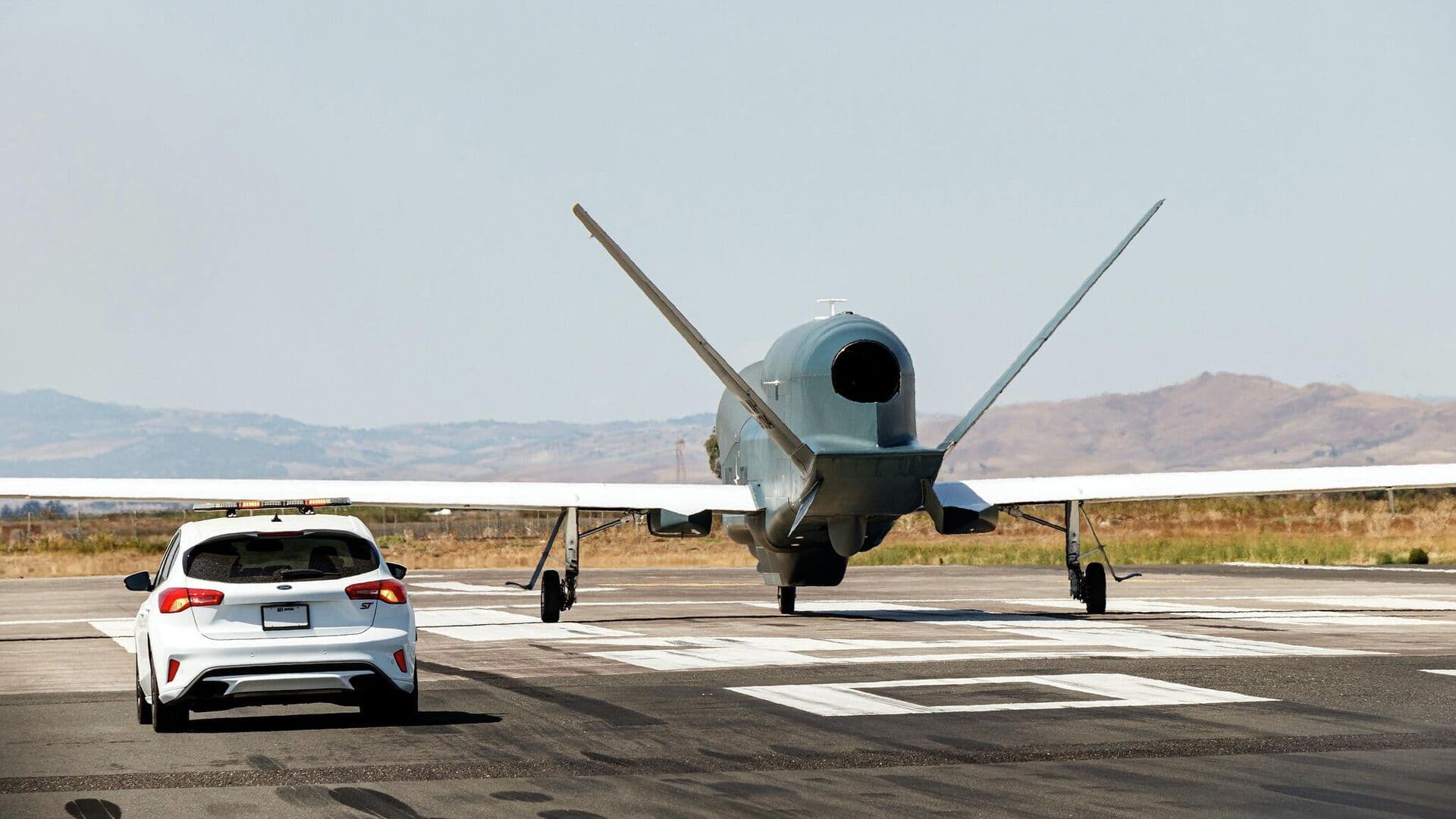 Разведывательный дрон НАТО подал сигнал бедствия над Черным морем