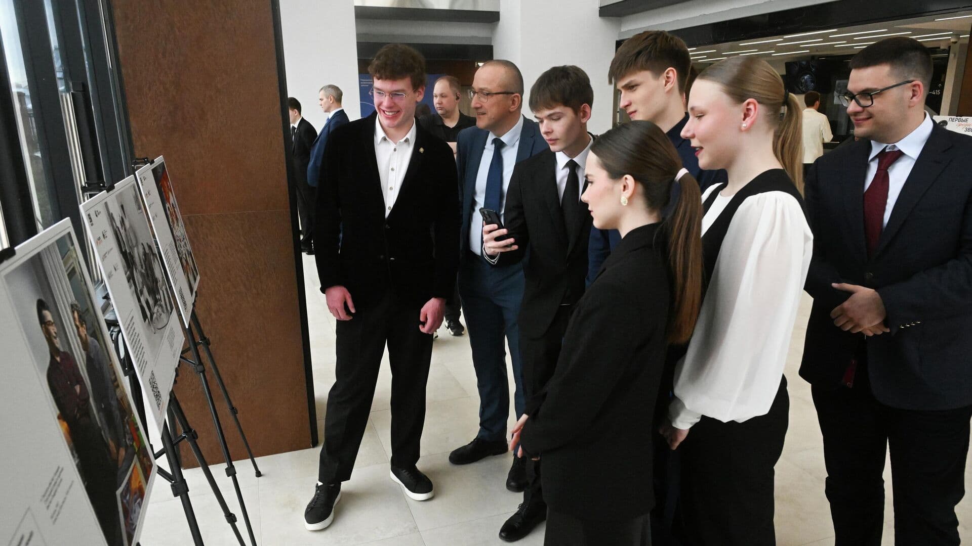 Историю космических первопроходцев в фотографиях показали в Москве