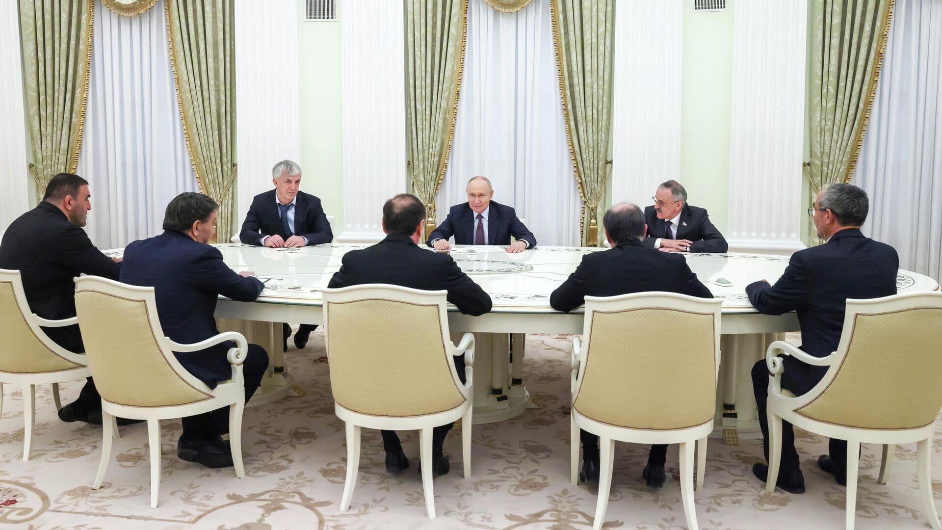 Депутаты Дагестана рассказали Путину, каким хотят видеть главу республики