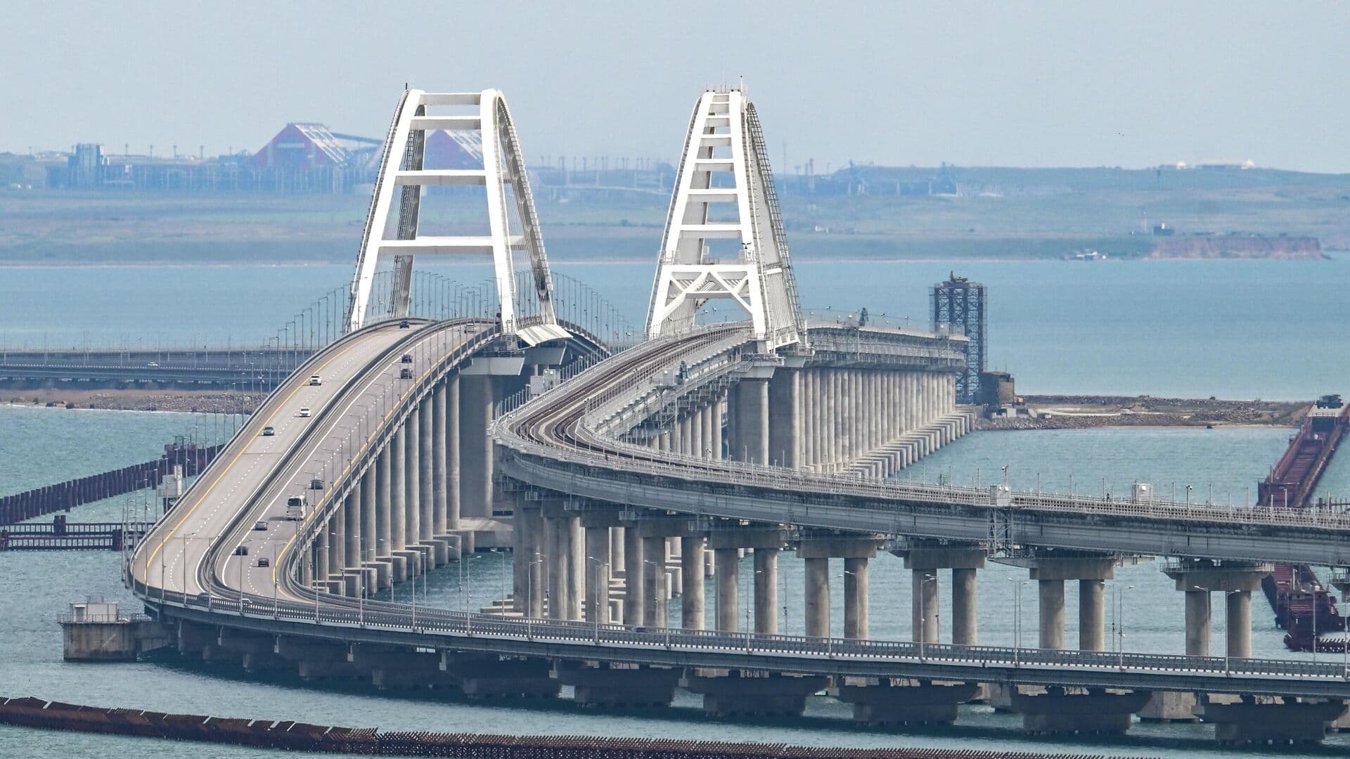 Из-за приостановки движения по Крымскому мосту задержались 16 поездов