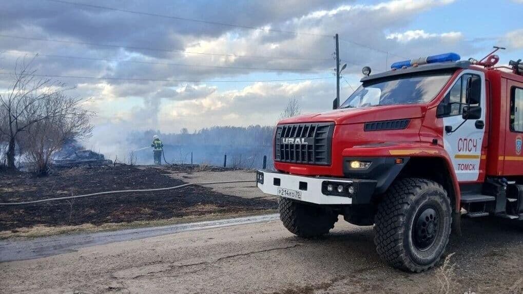 В Томской области из-за пожара в селе повреждено 16 домов