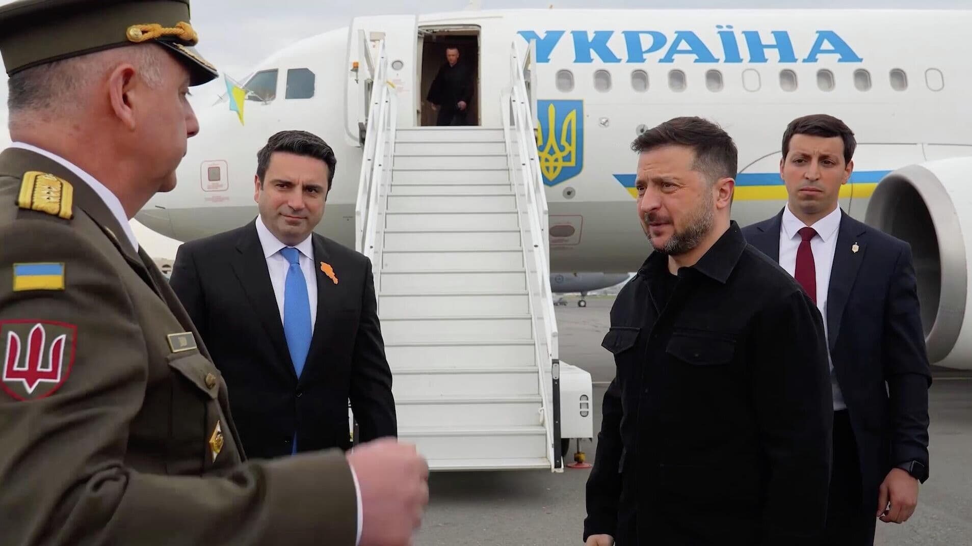 Зеленский прибыл в Ереван