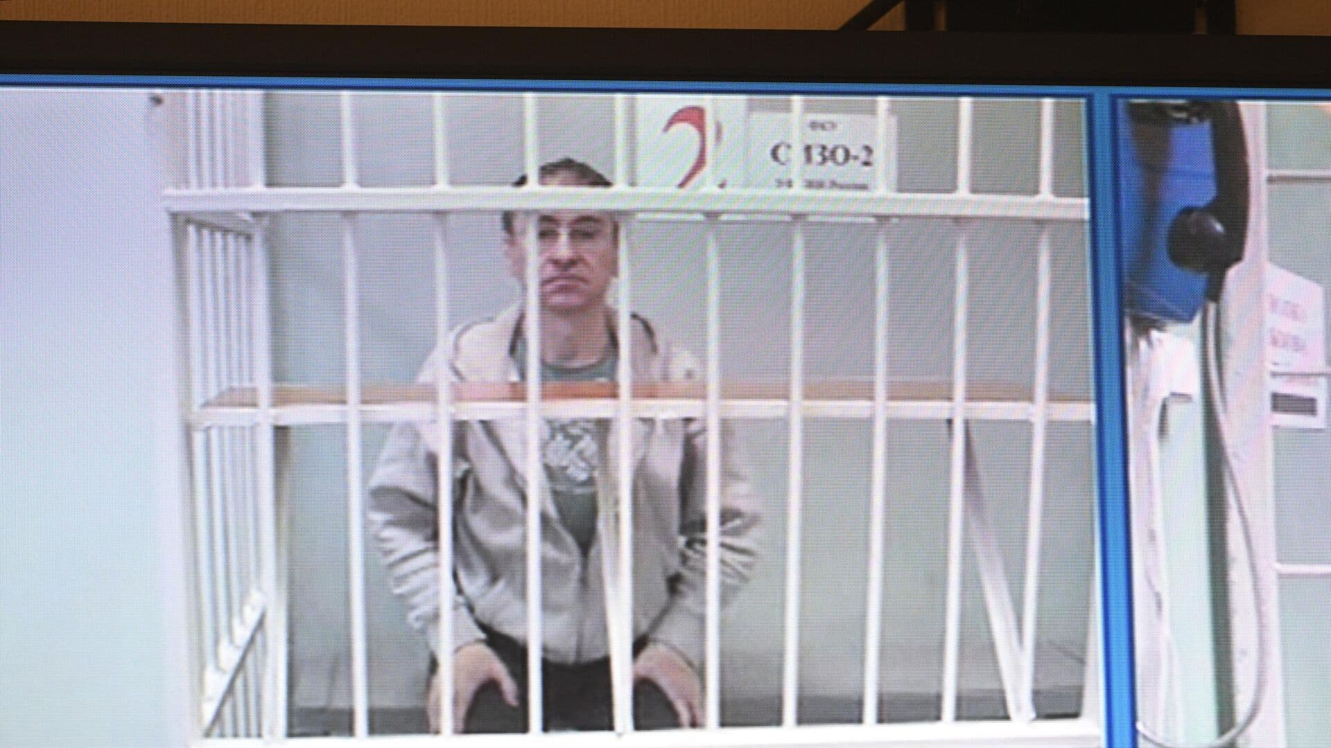 Суд оставил под стражей журналиста "Новой газеты" Ролдугина