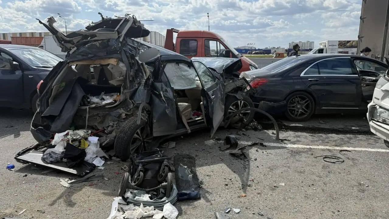 Причиной ДТП на МКАД стал отказ тормозной системы у грузовика