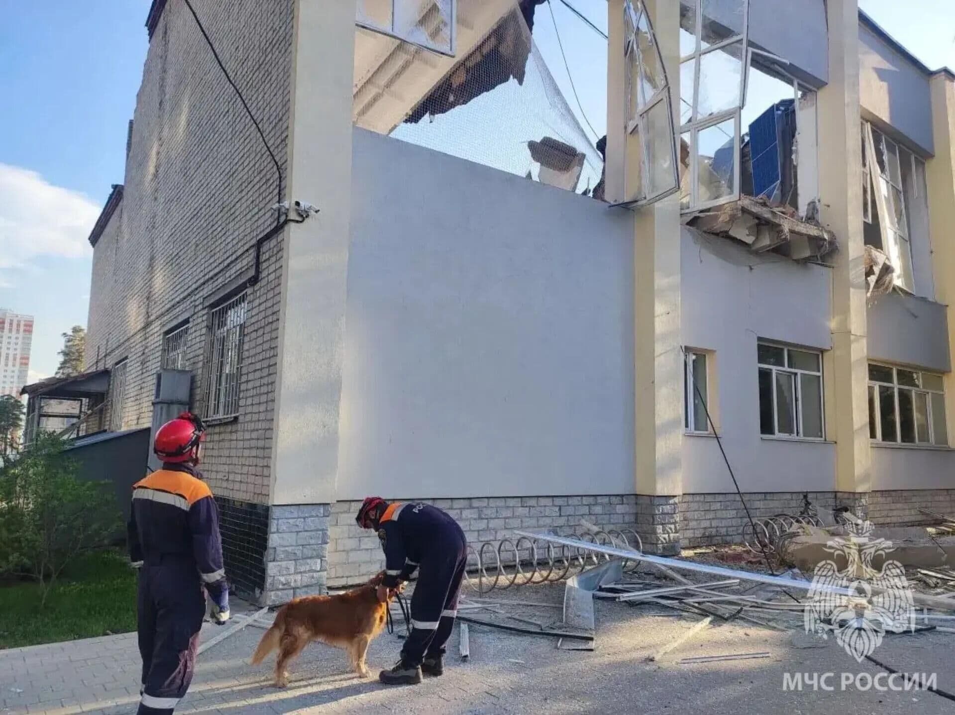 В Екатеринбурге обрушилась часть крыши колледжа