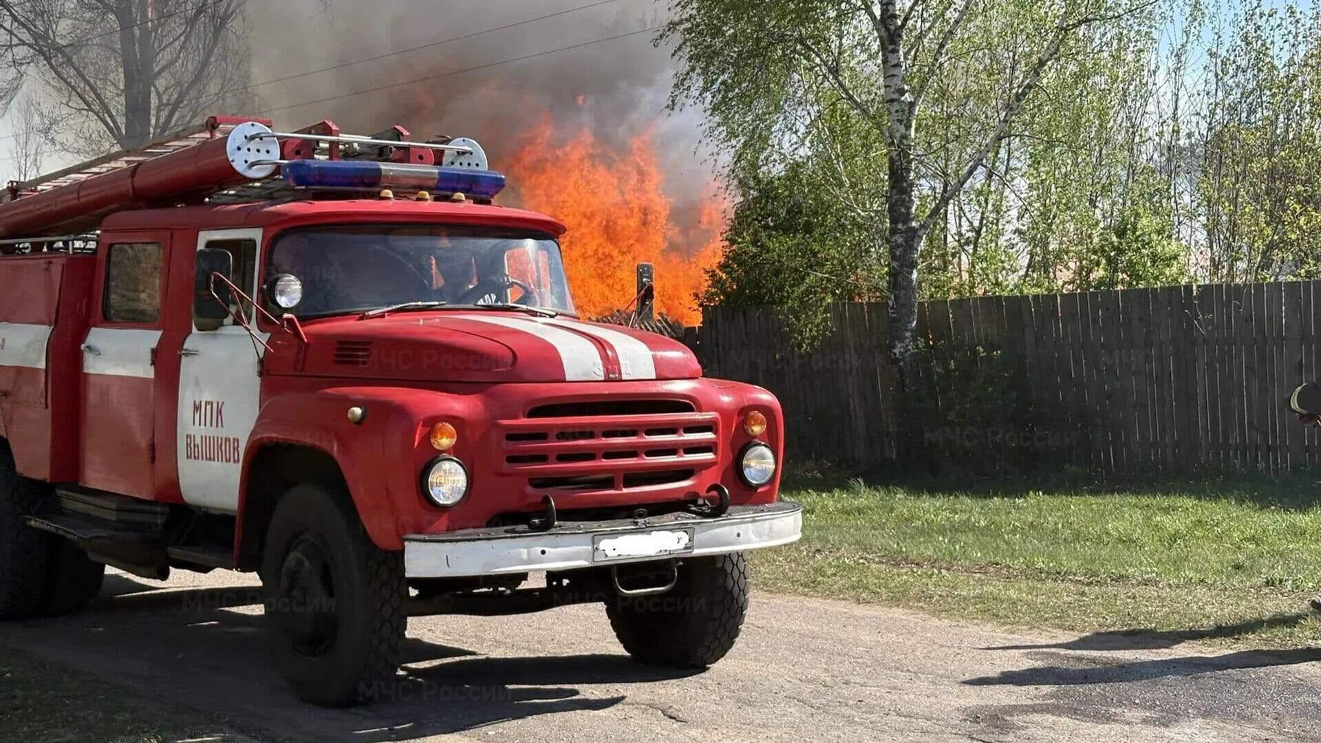 В Брянской области загорелись 17 строений