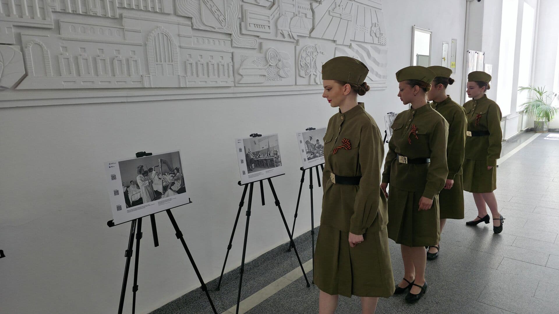 Мобильную экспозицию о тружениках тыла представили в Курске ко Дню Победы