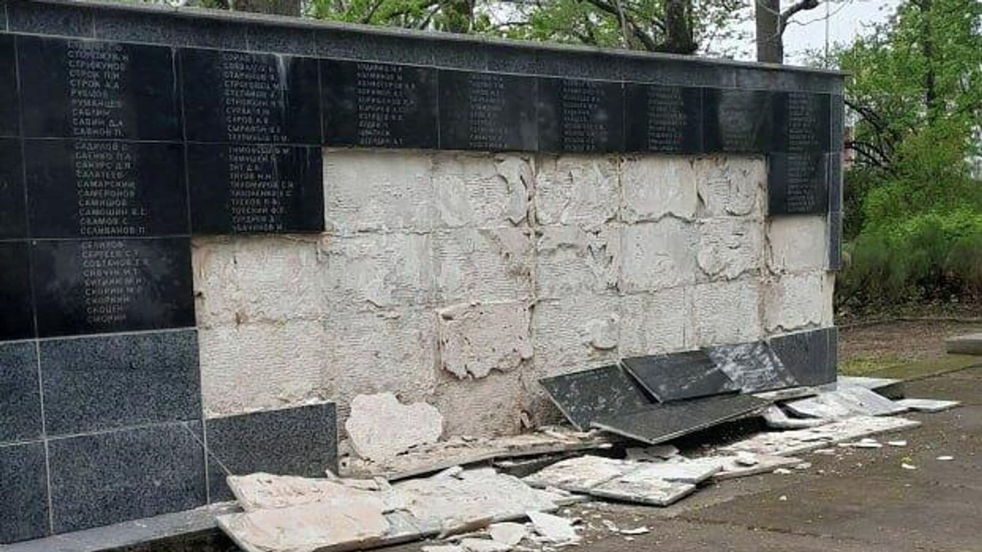 В Латвии вандалы осквернили мемориал советским воинам