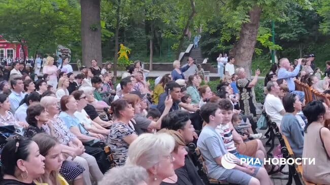 Концерт, посвященный 81-летию Победы, прошел в центральном парке в Ташкенте